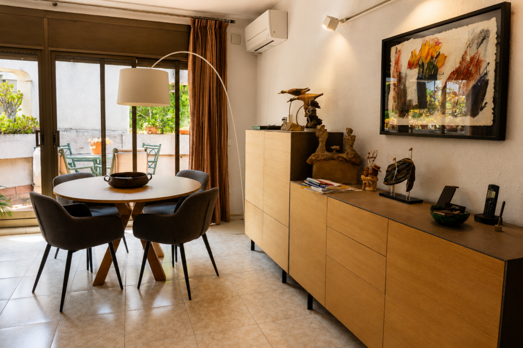 Oportunidad: Vivienda y local en venta en Segur de Calafell