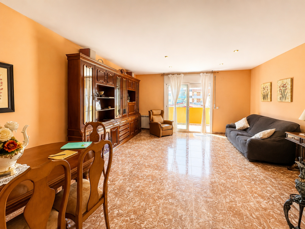 Chalet adosado en el centro de CUBELLES en Venta