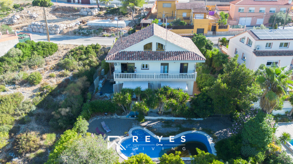 Casa unifamiliar con piscina privada y barbacoa
